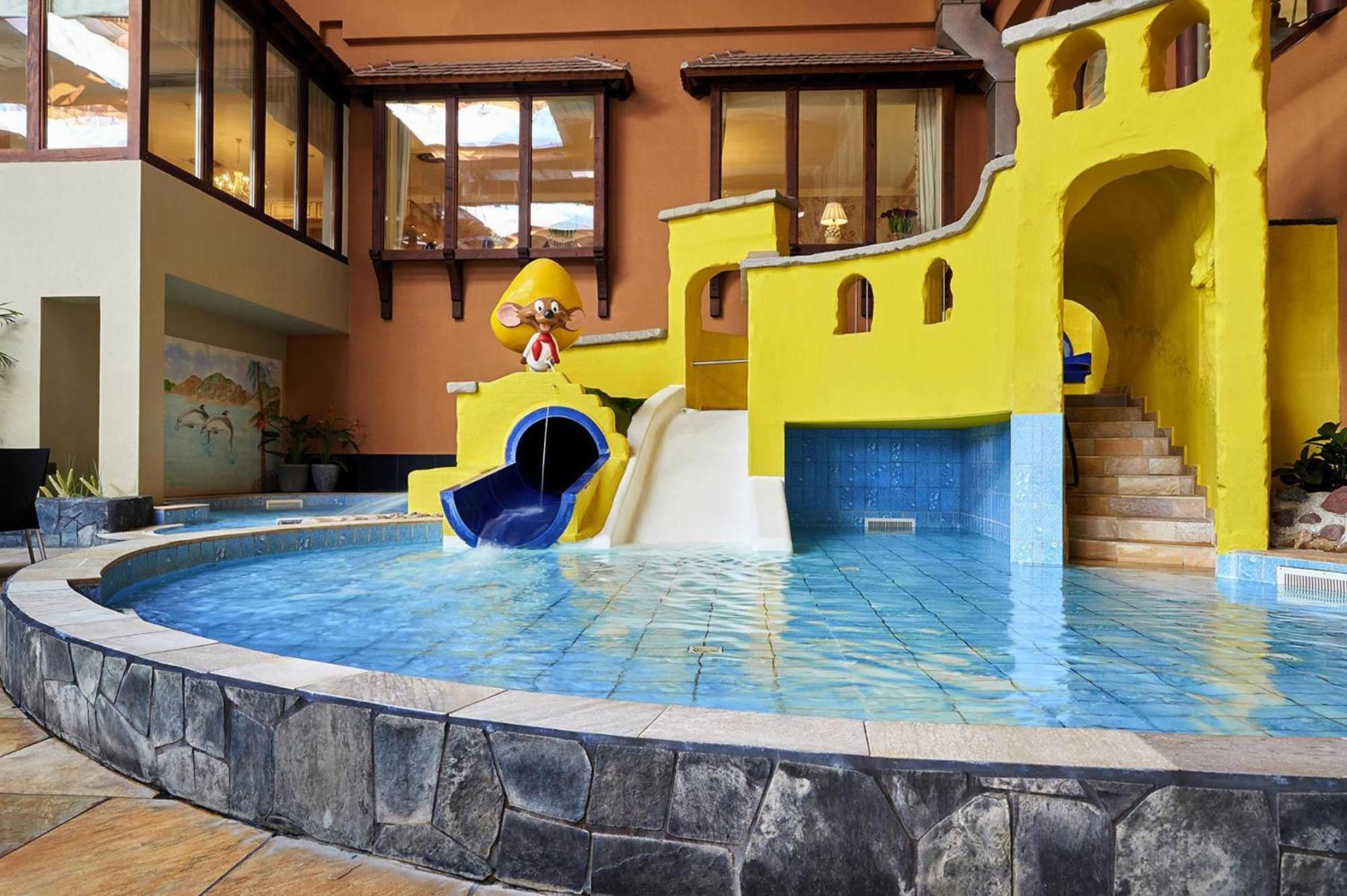 Holiday Resort Van Der Valk, Linstow Dobbin-Linstow Bagian luar foto